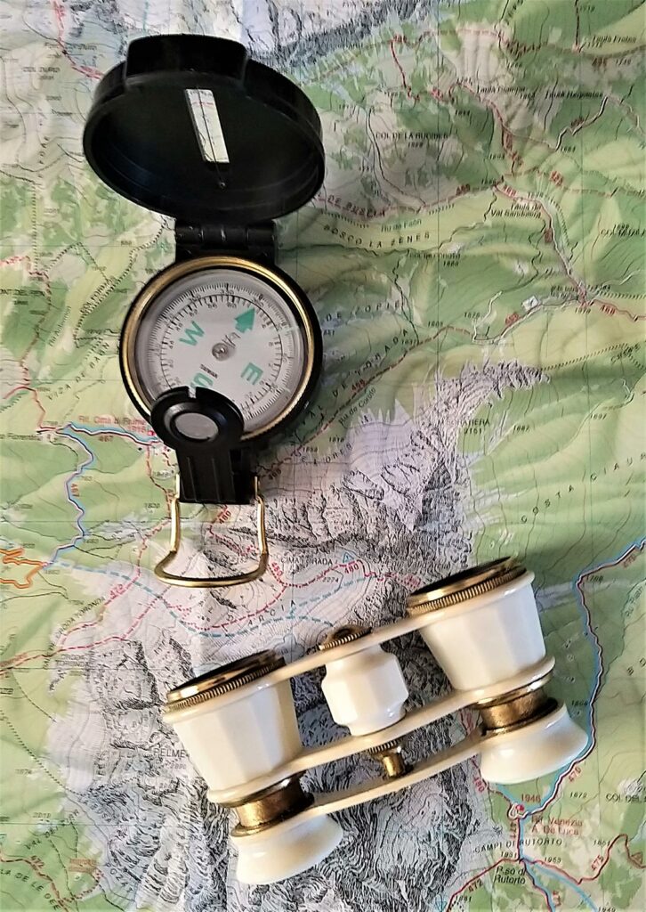 Map with compass and telescope for orientation 